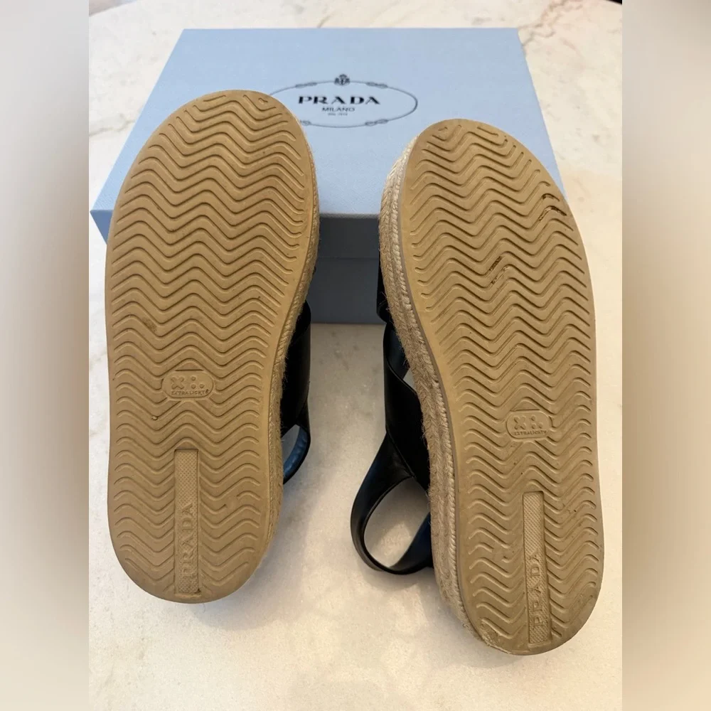 Prada comes sandals platform