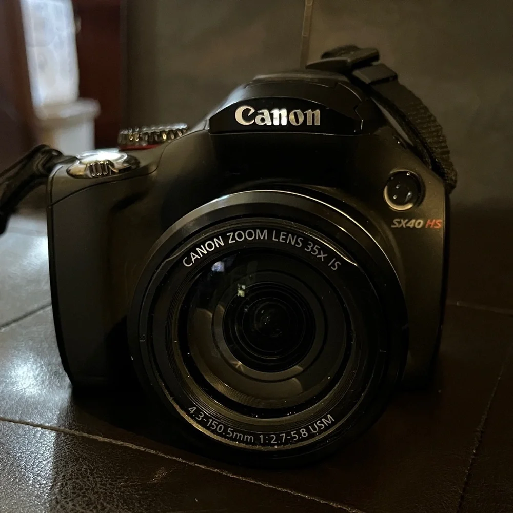 Canon SX40 HS Digital Camera in Black-w/ free camera bag!