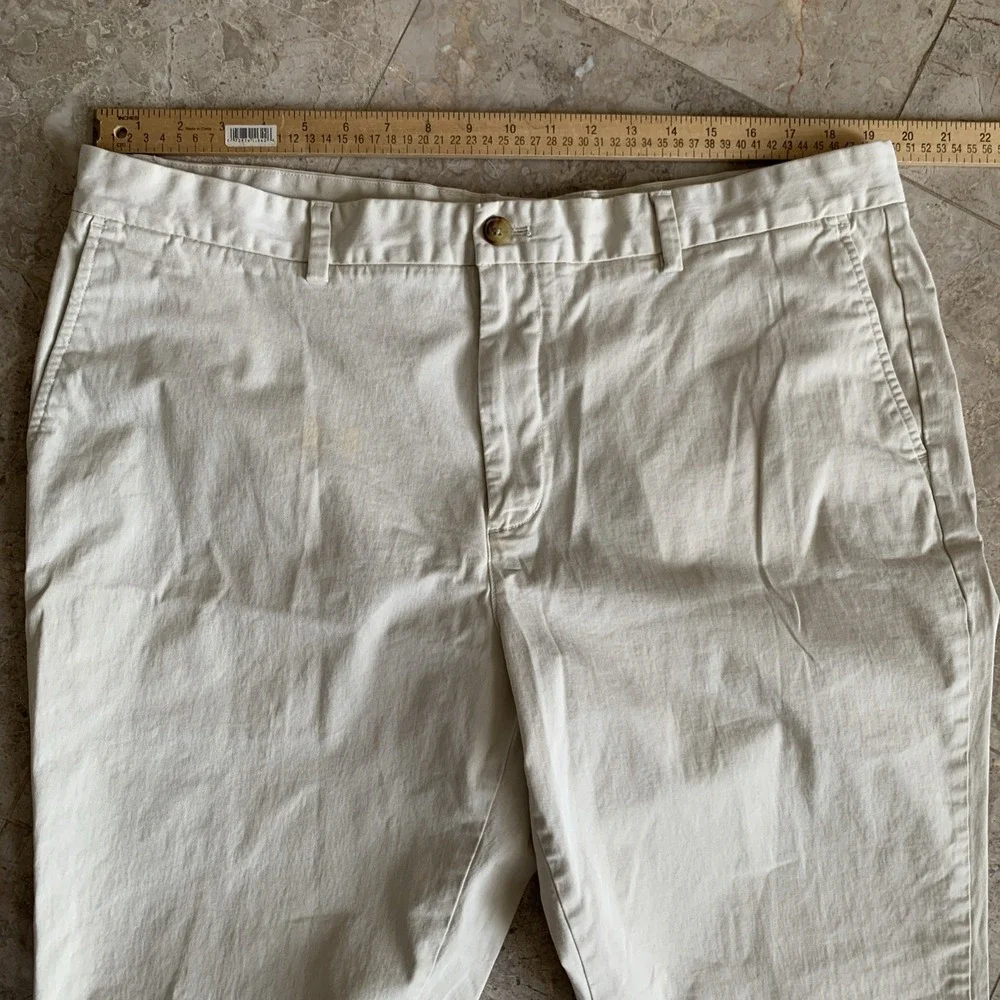 Vineyard Vines chino or