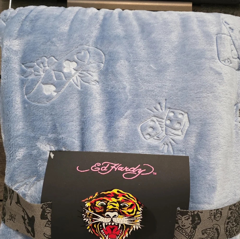 N/A machine throw embrosed