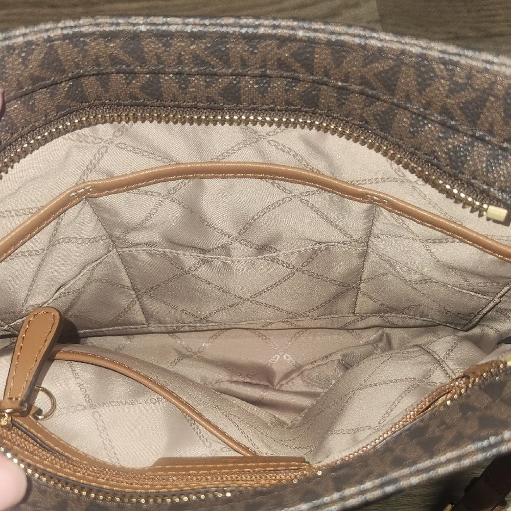 Michael Kors travel this