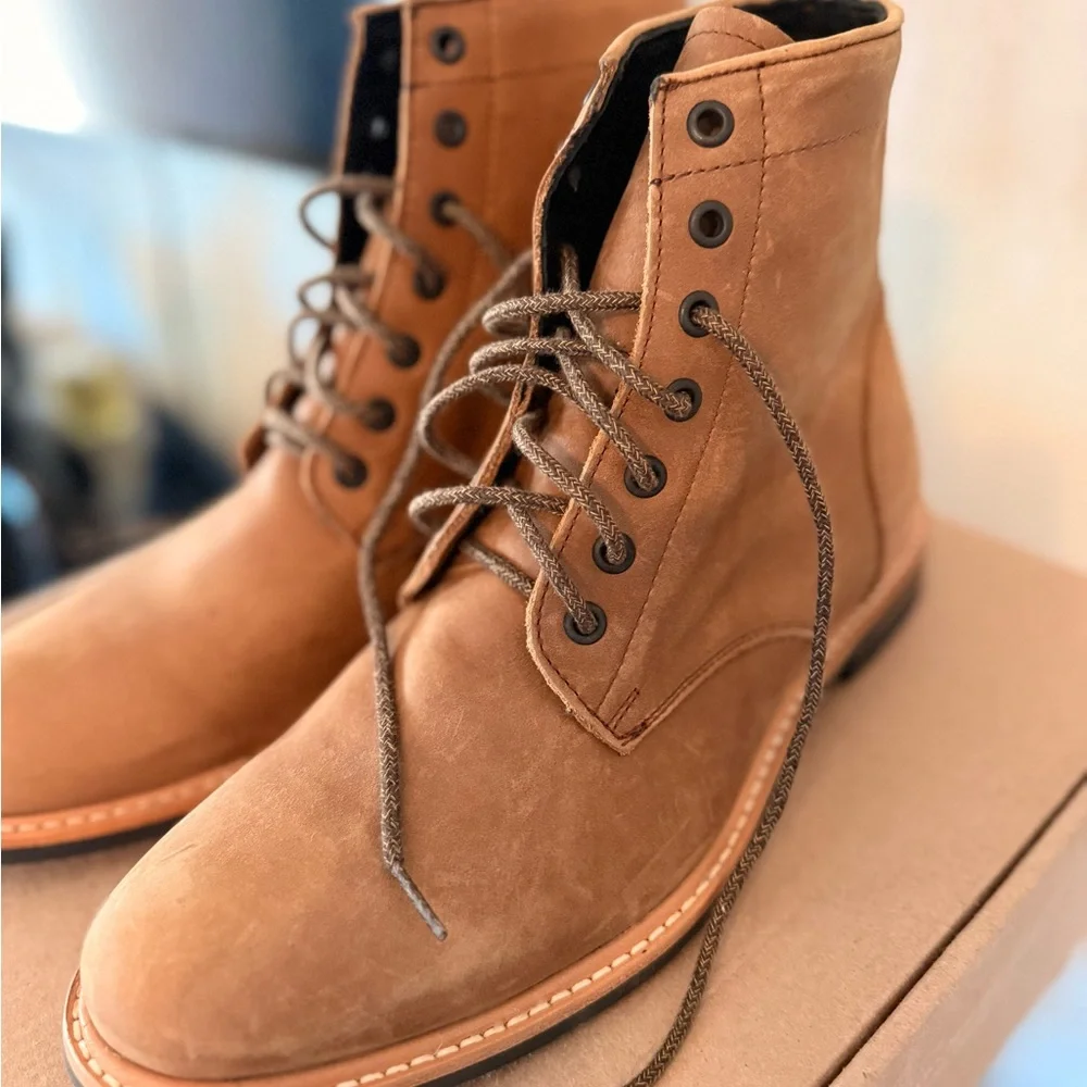 Nisolo sole material