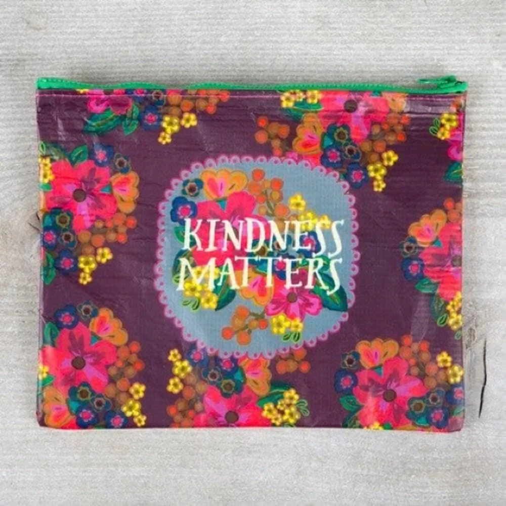 NATURAL LIFE RECYCLED ZIP POUCH KINDNESS MATTERS