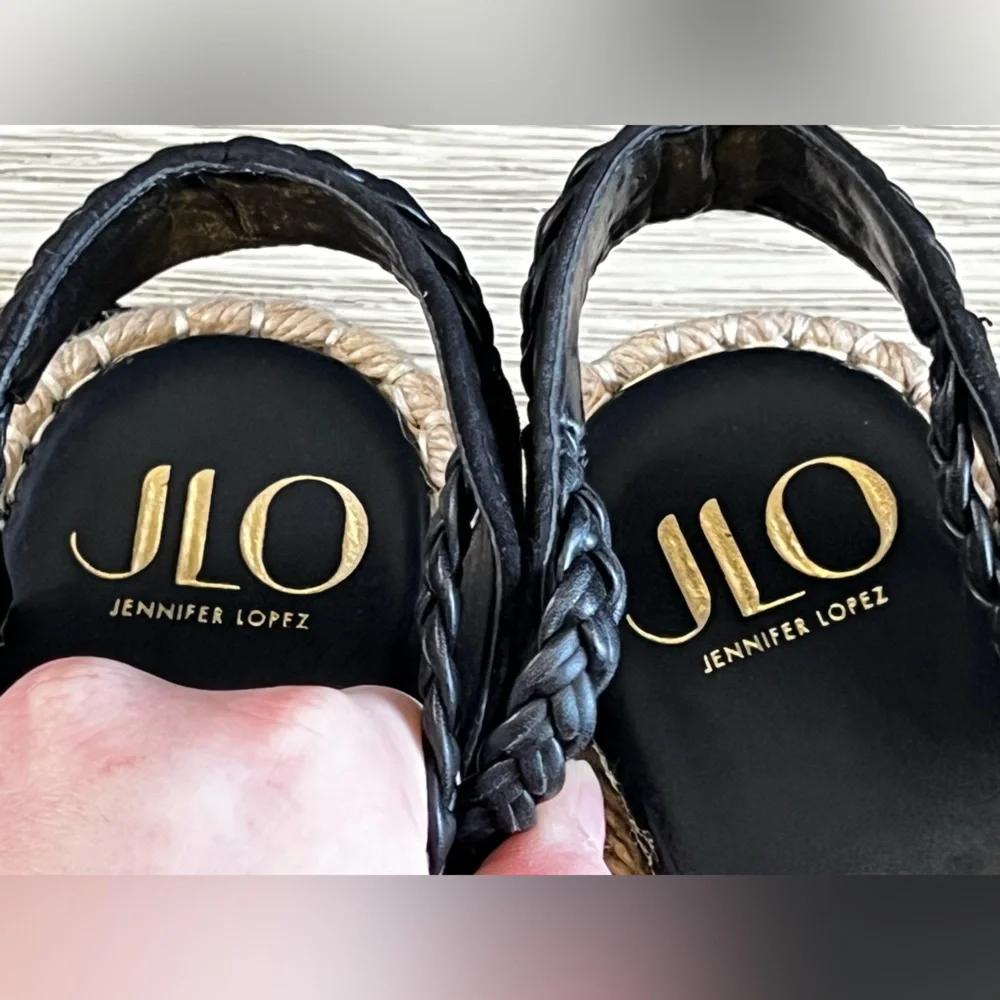 Jennifer Lopez black casual detailing