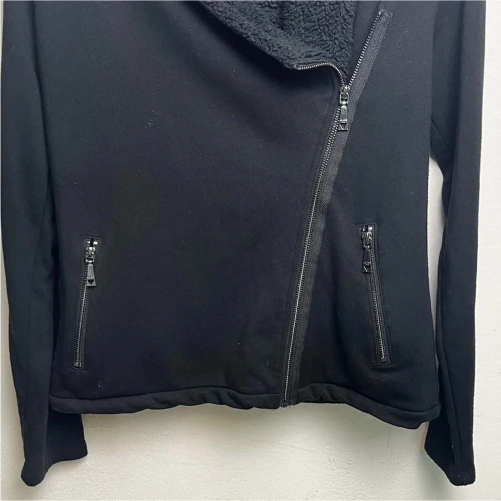 Guess asymmetrical zipper