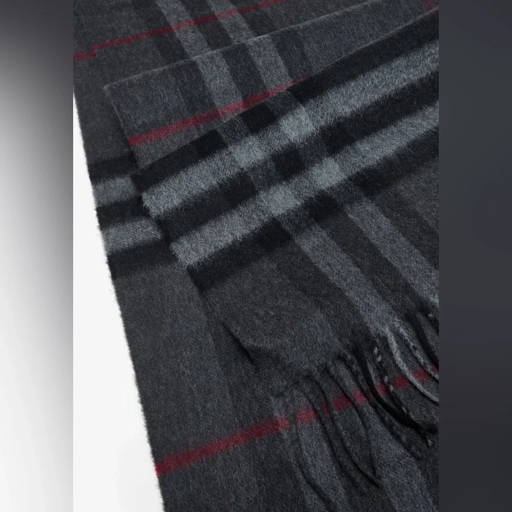 Burberry luxurious cashmere