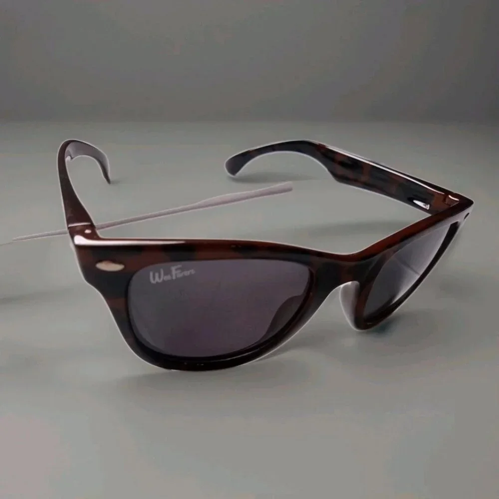 Wayfarers brown outfit pattern