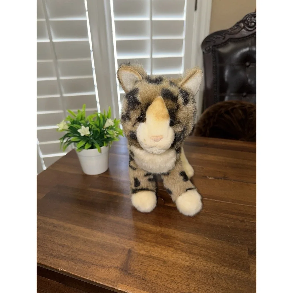 Douglas plush cat