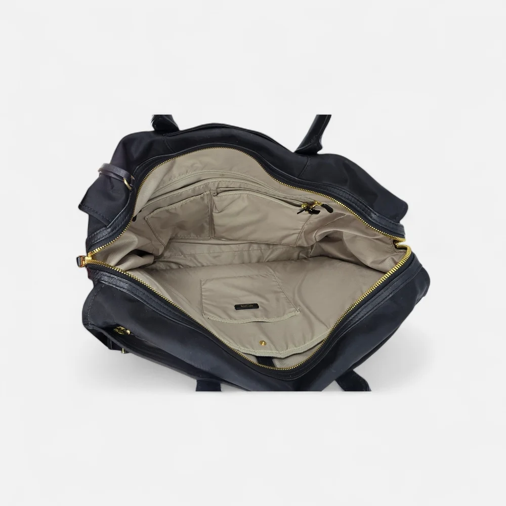 Tumi clean bottle compartment