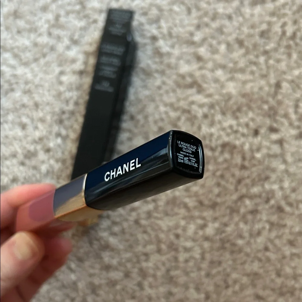 CHANEL base comfort from