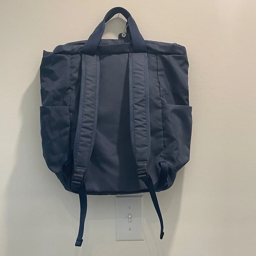 johnnie-O navy bag utility