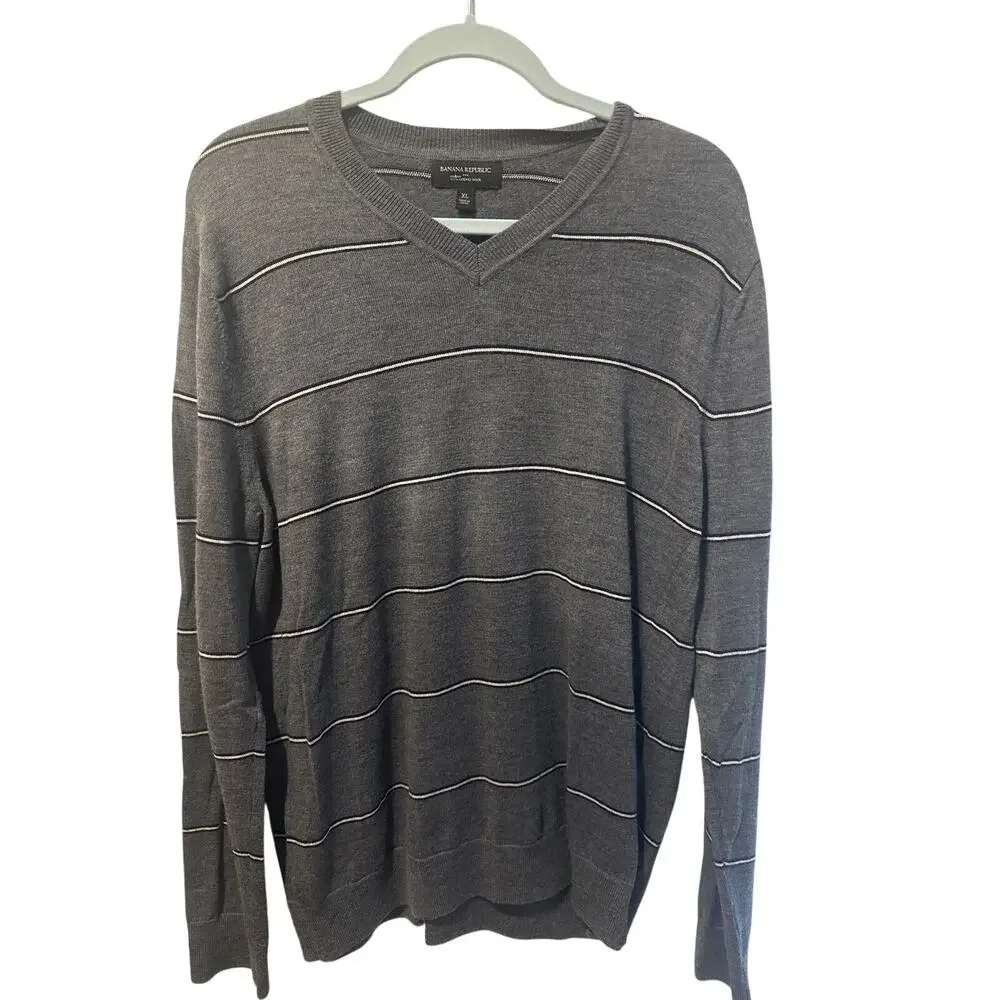 ⭐️ Men’s Banana Republic Merino Wool V-Neck Gray Sweater Size XL Preppy Acadamia