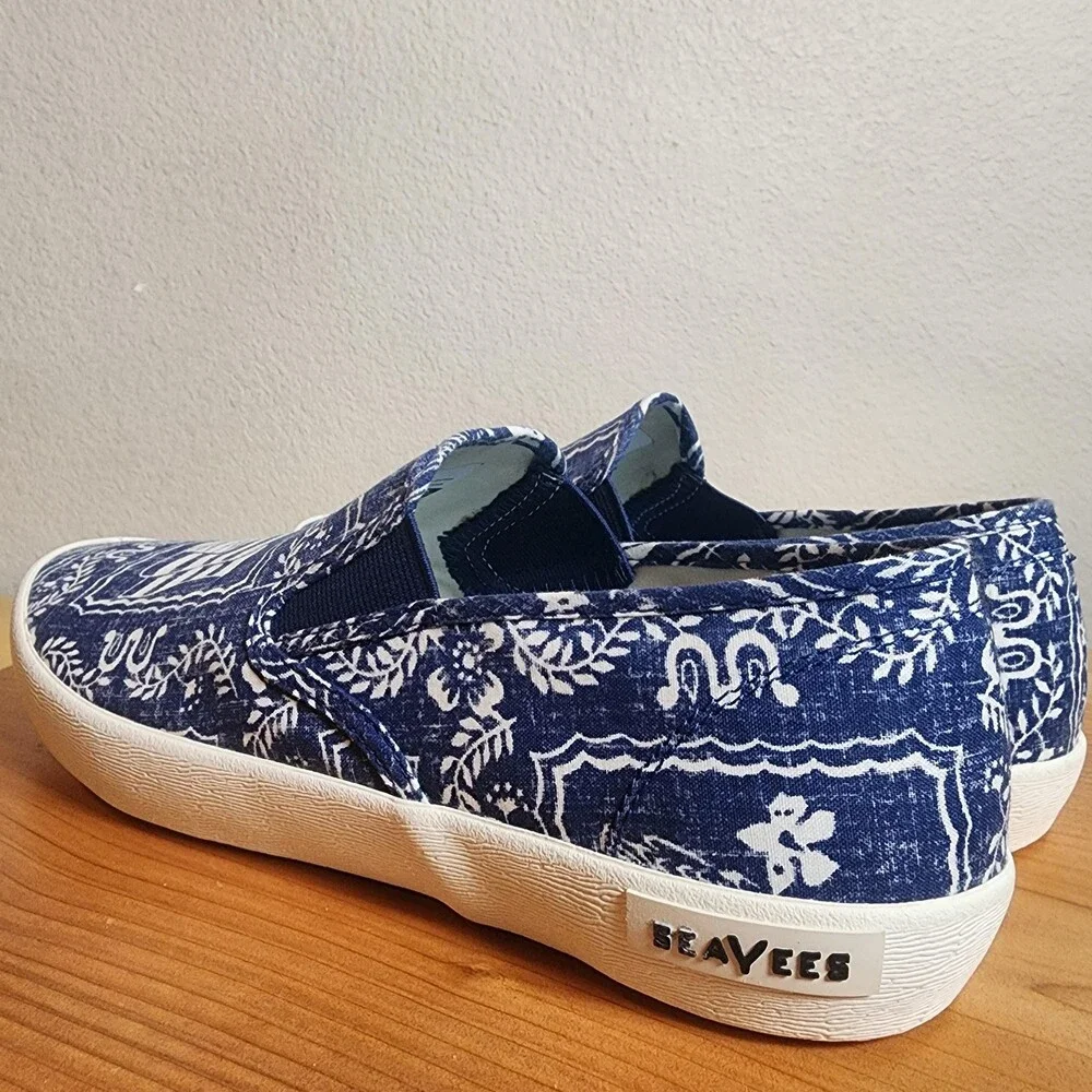 SeaVees lining cushioned
