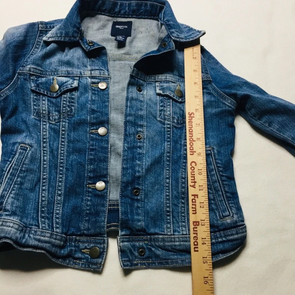 GAP collared photos pockets