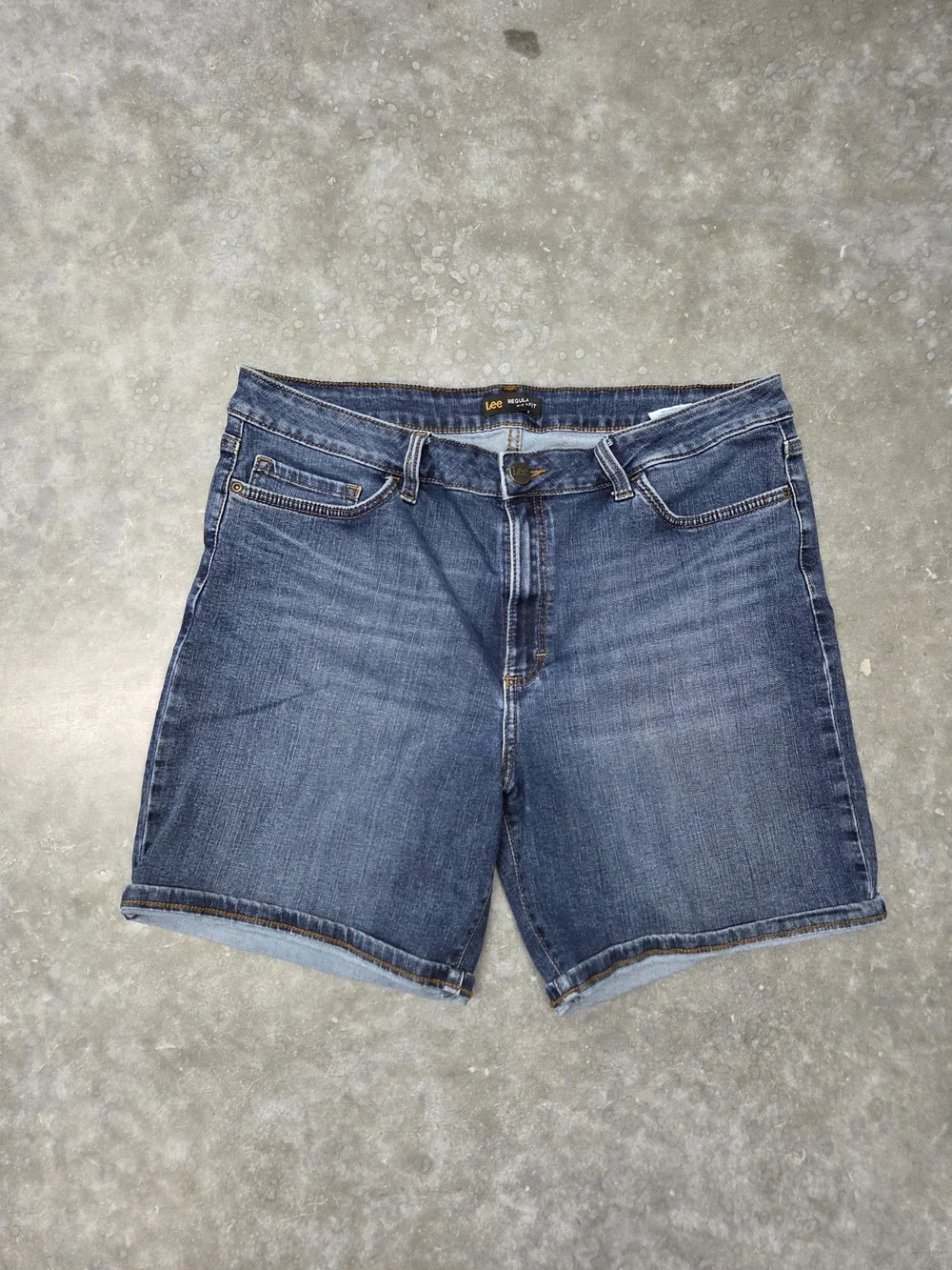 Lee Women’s Dark Blue Denim Jean Shorts Summer Reg Fit Mid Rise Size M/16