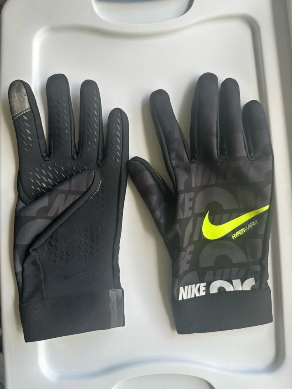 Nike hyperwarm gloves