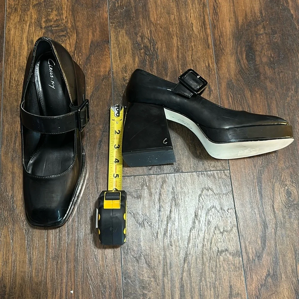 Circus by Sam Edelman step out