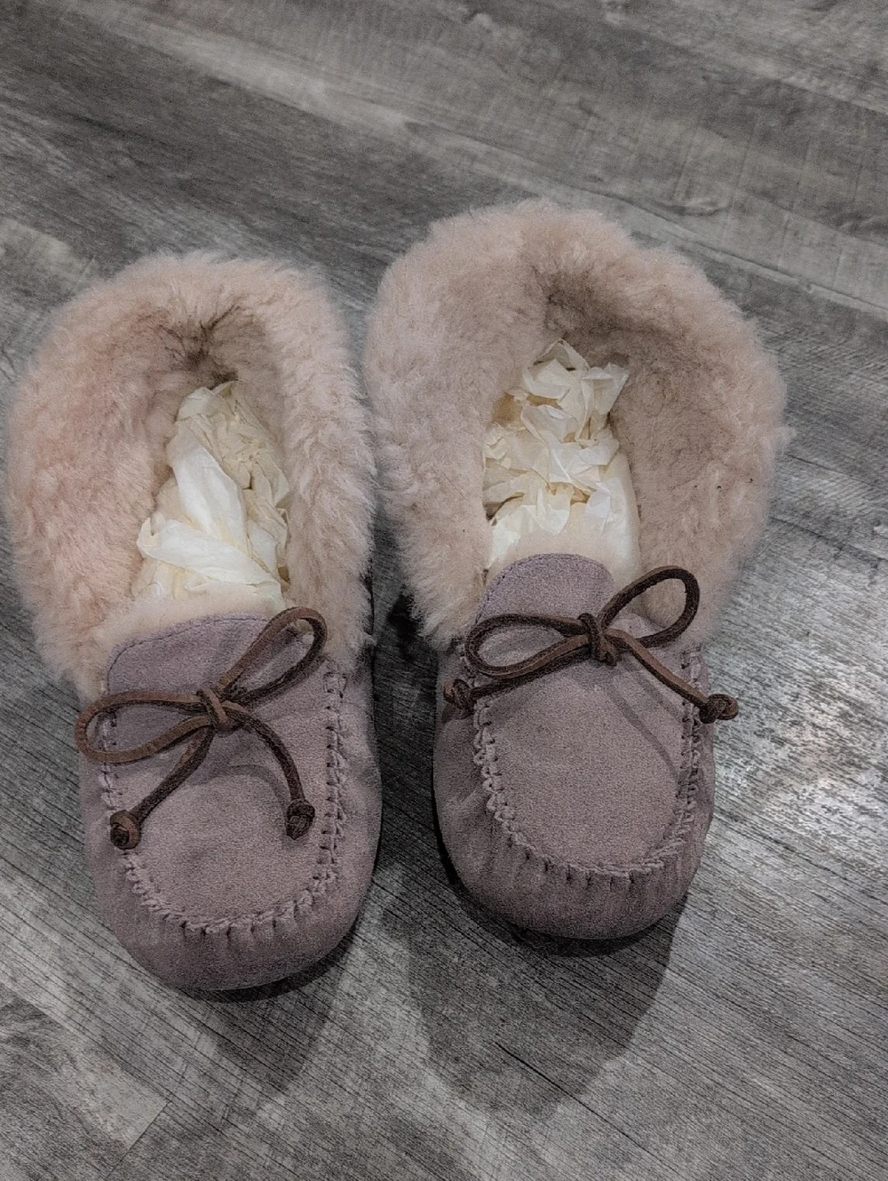 UGG Kids Alena Suede Moccasin Slippers in Dusty Rose/ Tan Size 4