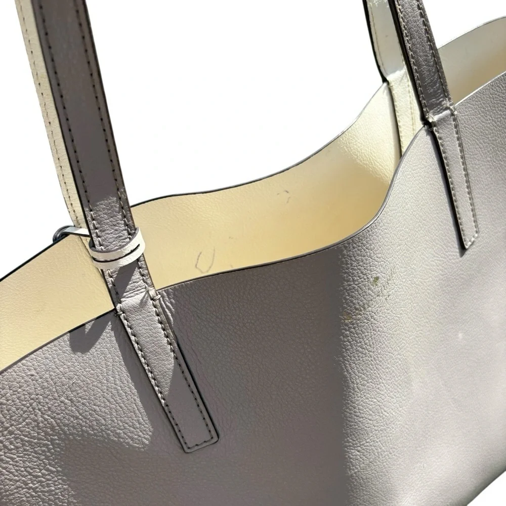 kate spade 	•	features versatile—ready