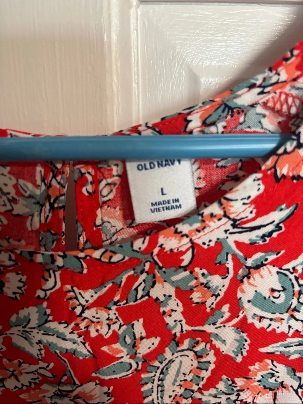 Old Navy silhouette paisley scoop