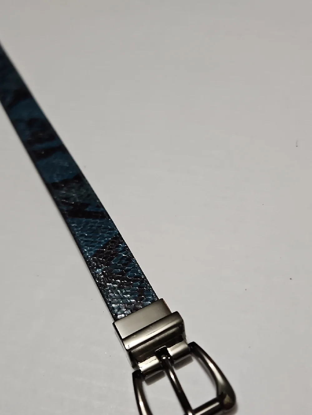 Nine West sleek color features