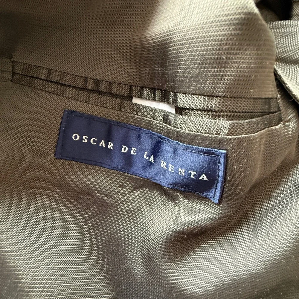 Oscar de la Renta 46 hem back