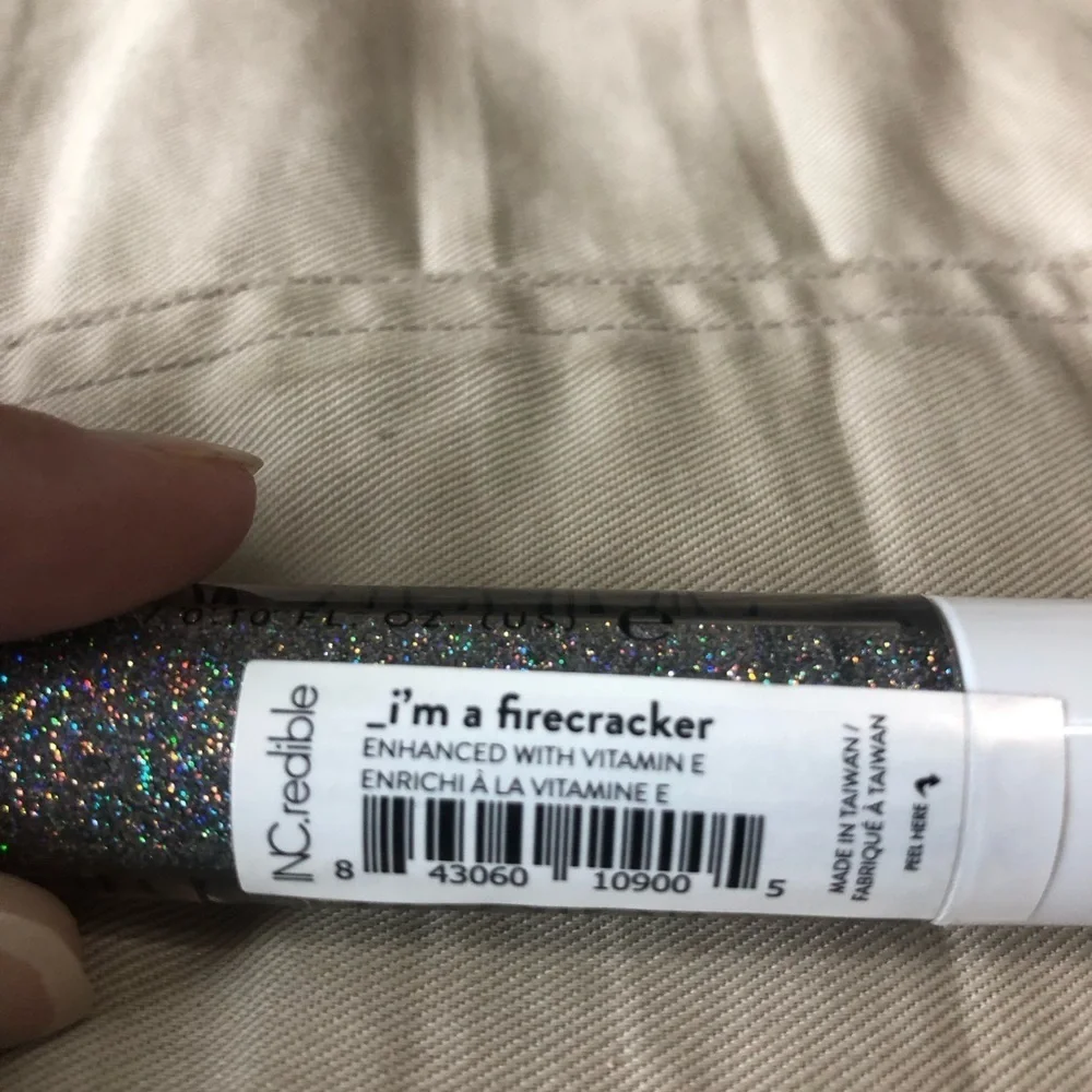 lip can