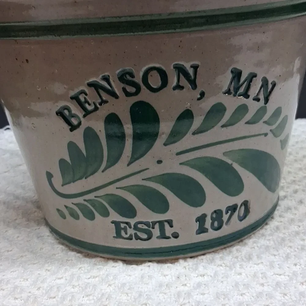 Vintage America planter holds