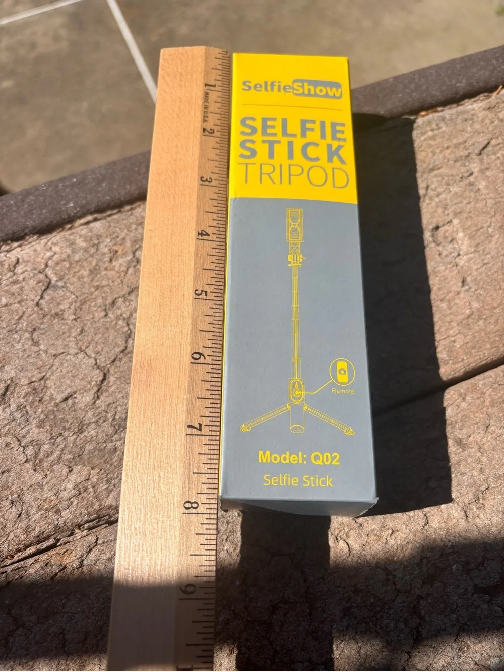 The Unbranded Brand selfieshow yellow