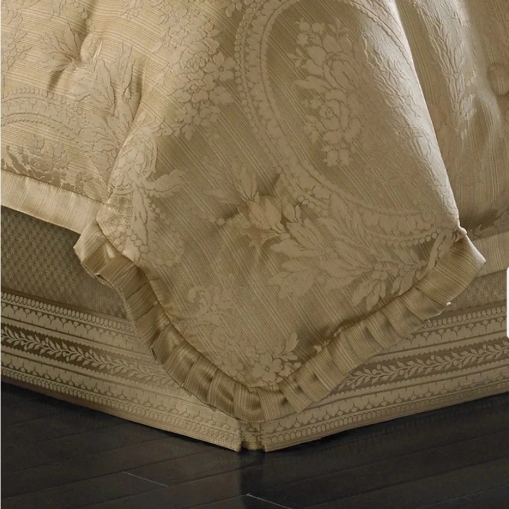 J. Queen New York dimensional texture home