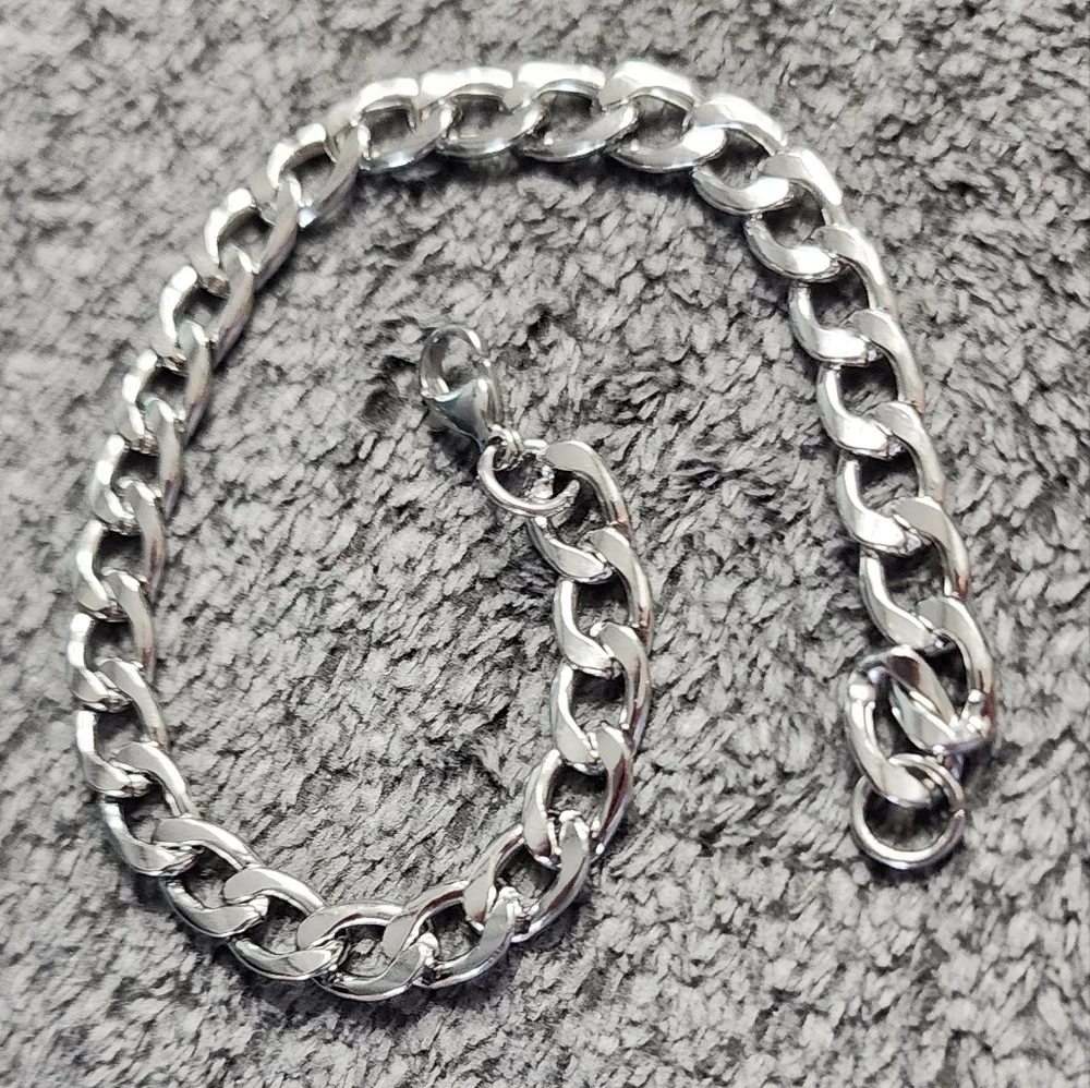 N/A steel adds elegance