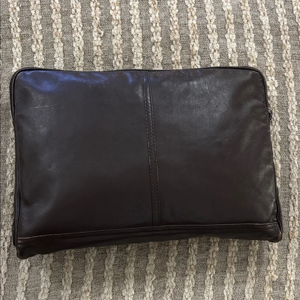 Lam men owned macbook