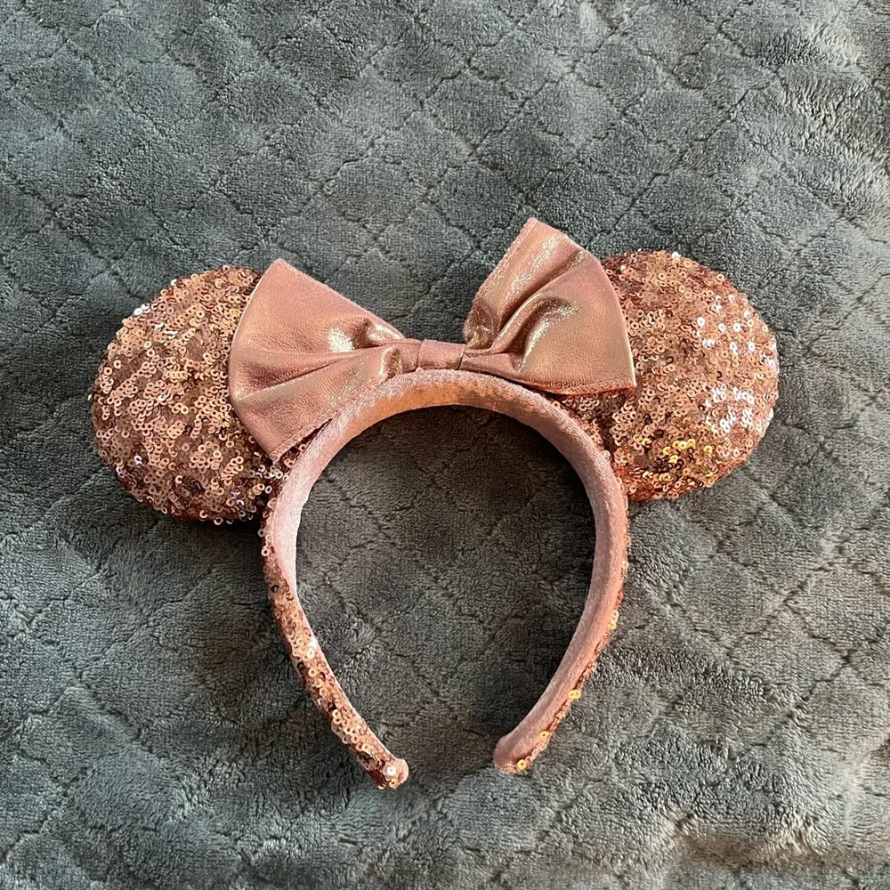 Disney Pink Sequin Minnie Mouse ears Hair Accessory‎ with Bow