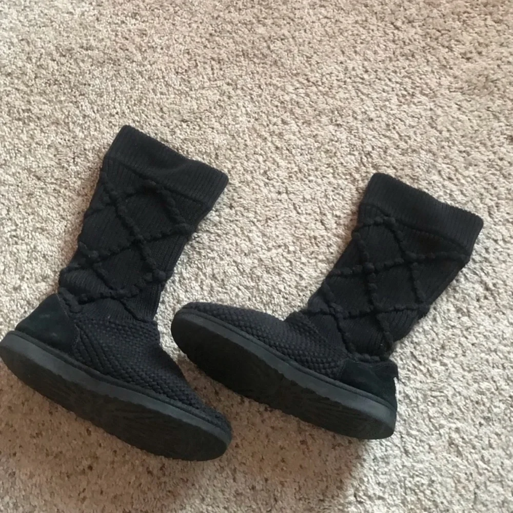 UGG stylish black