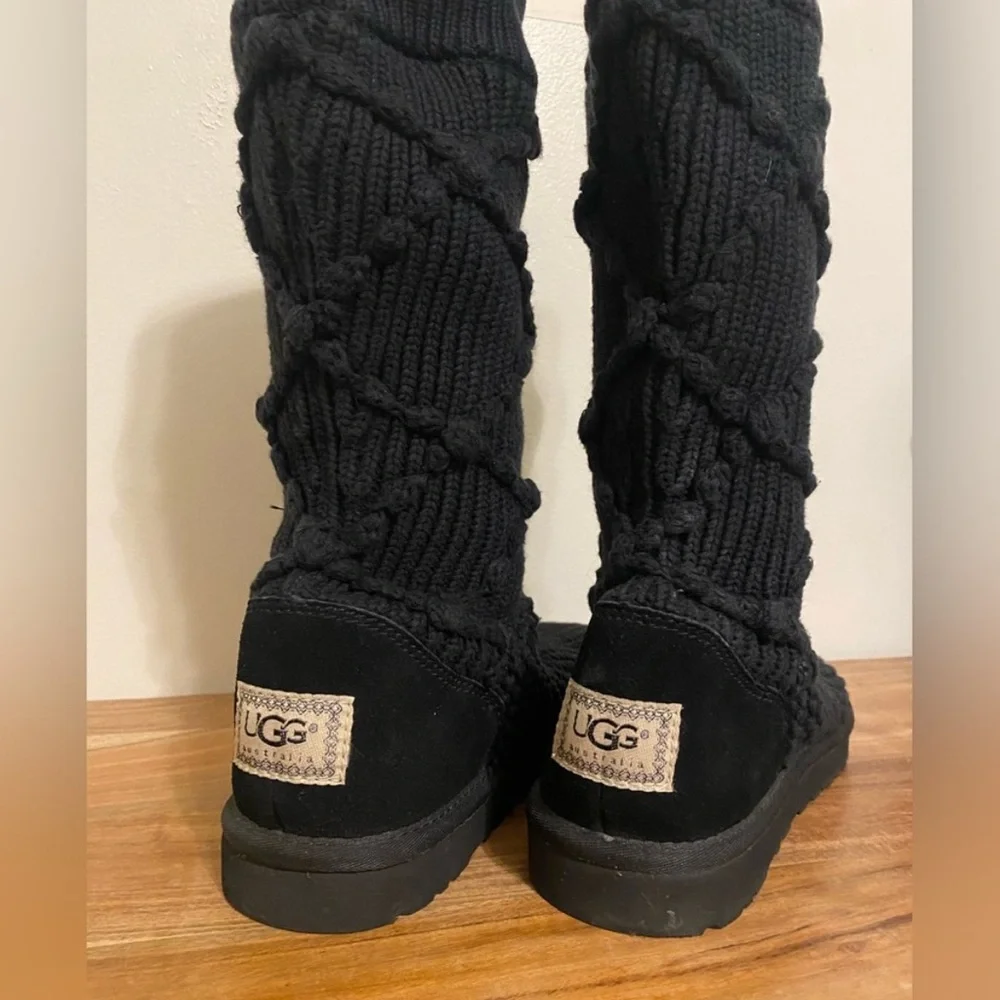 UGG stylish black