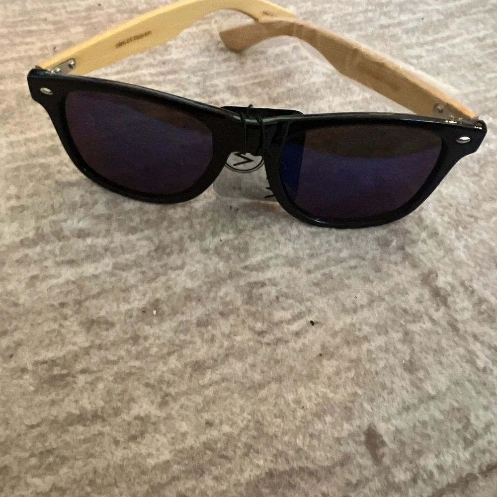 Source Unknown lens frame wayfarer