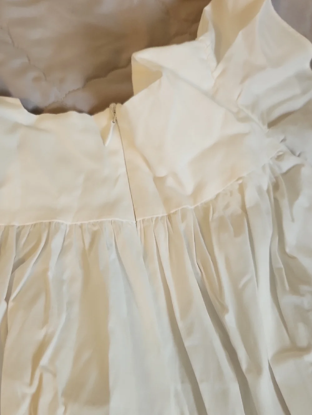 nanan white ruffle