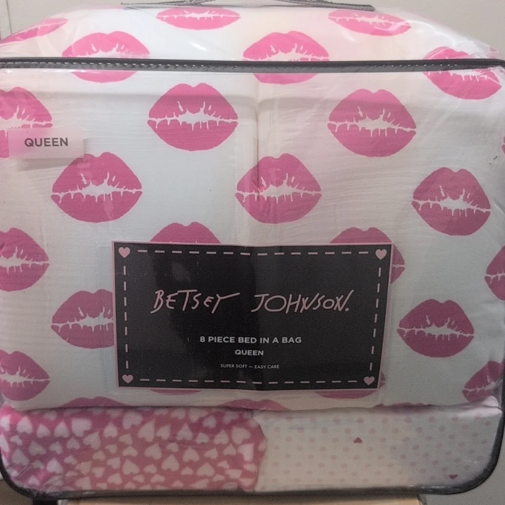 Betsey Johnson stylish queen