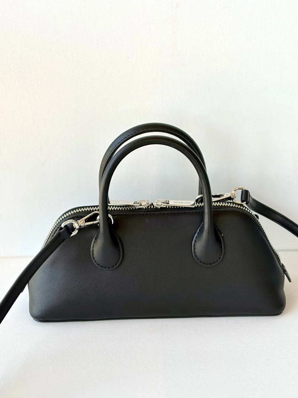 silhouette pocket included