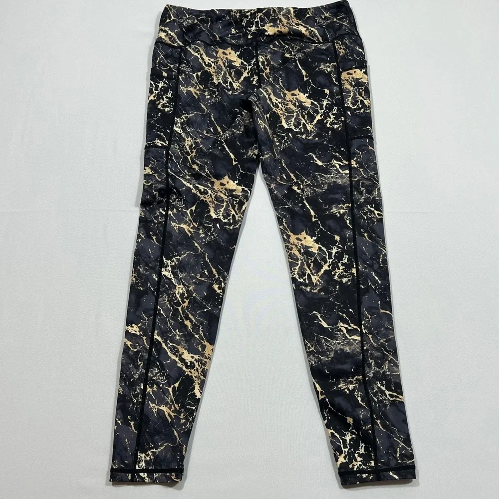 gold marble while