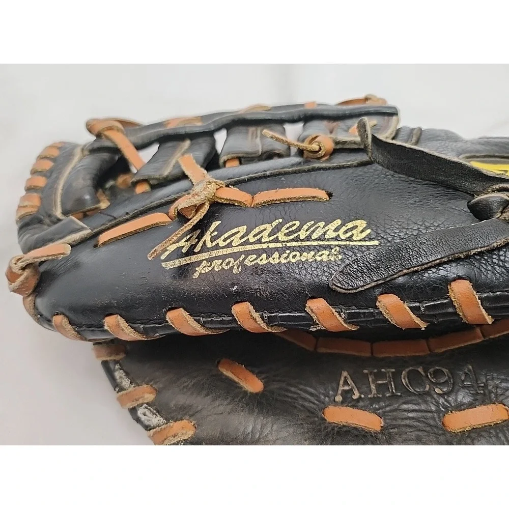 BTS Akadema glove listing