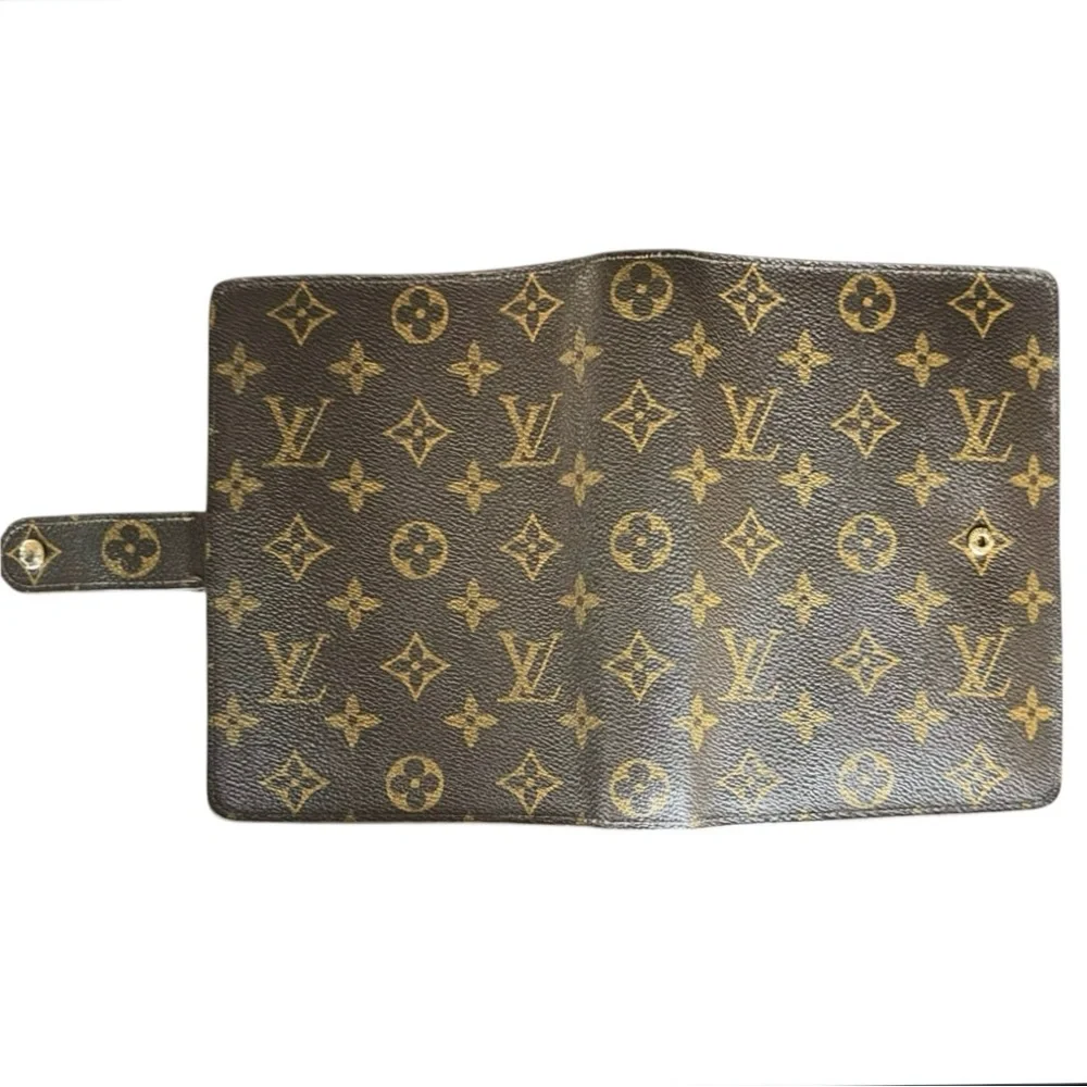 Louis Vuitton organized edges