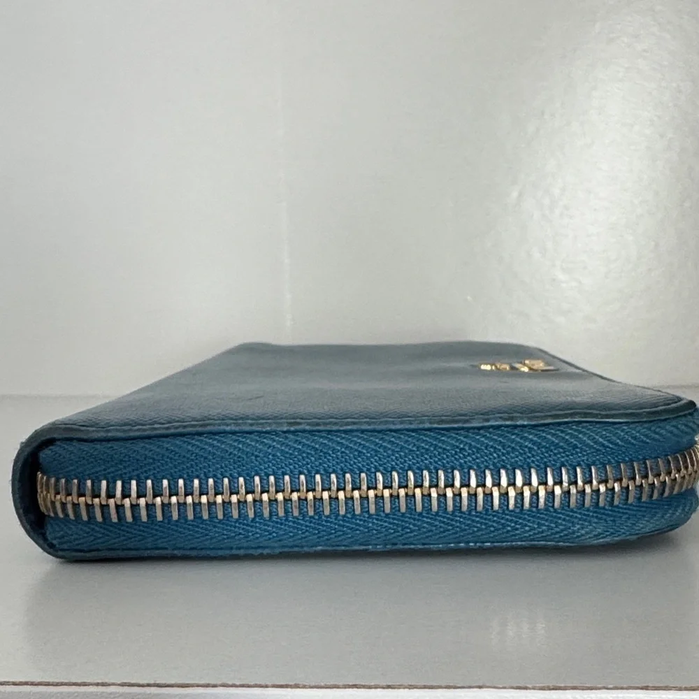 Prada no returns