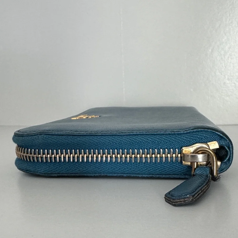 Prada slots wallet