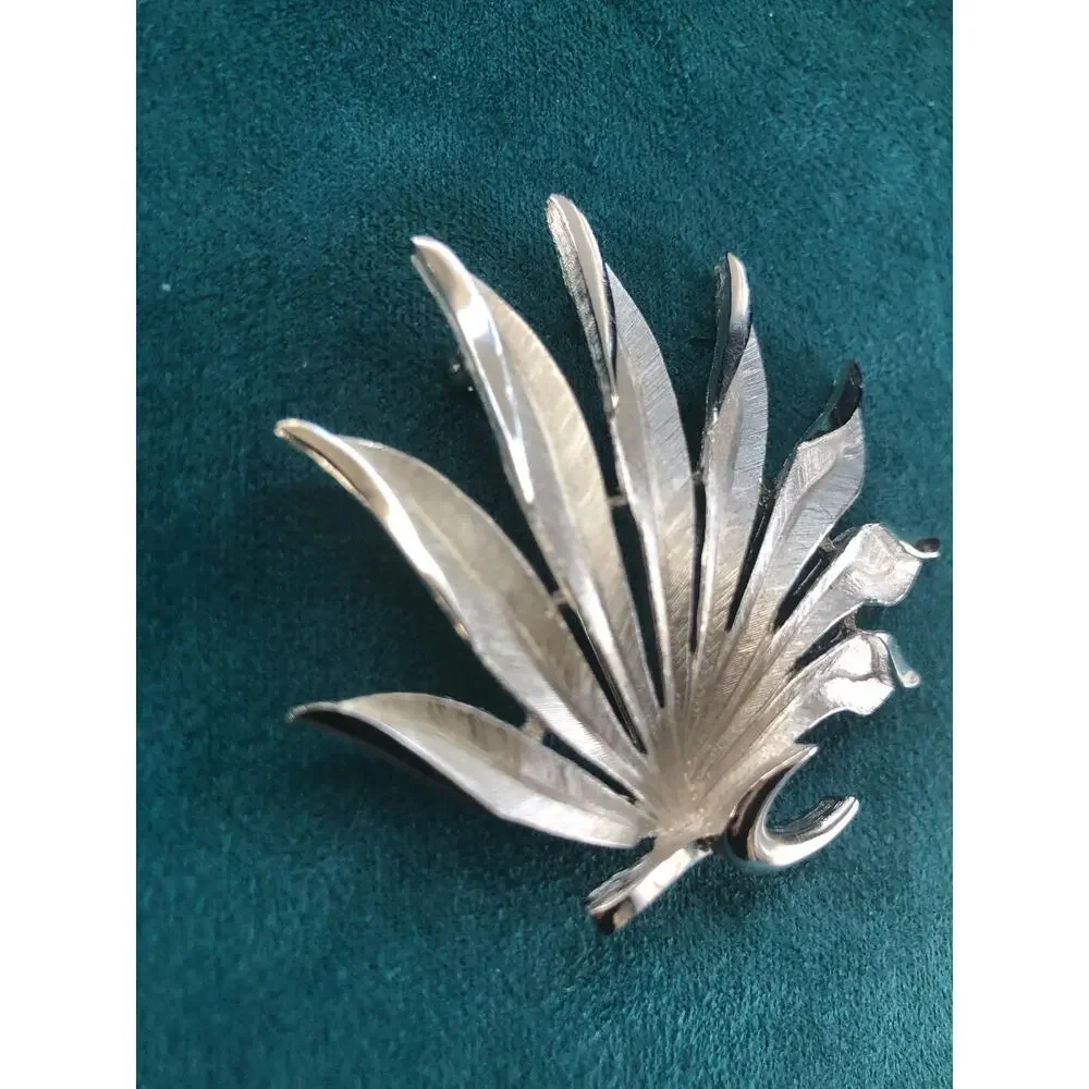 Vintage measures brooch