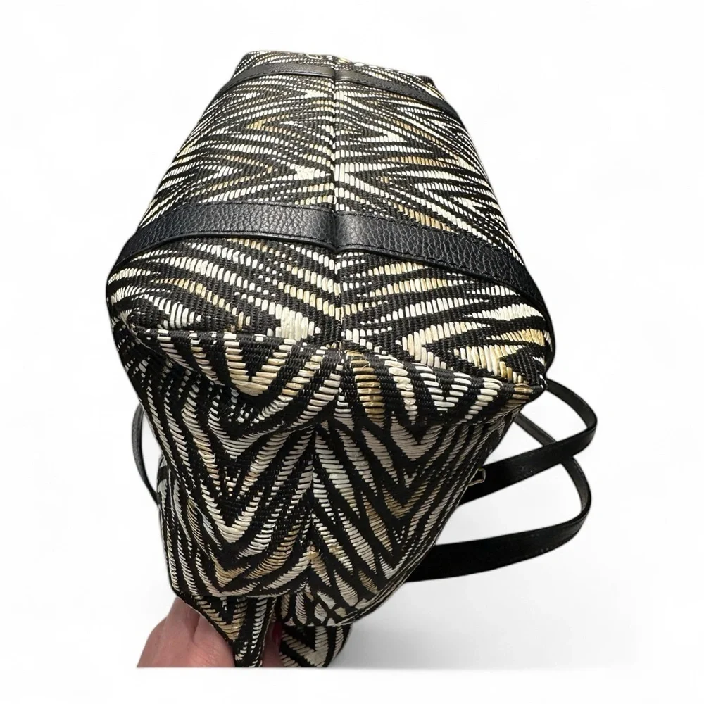 henri bendel stylish shoulder