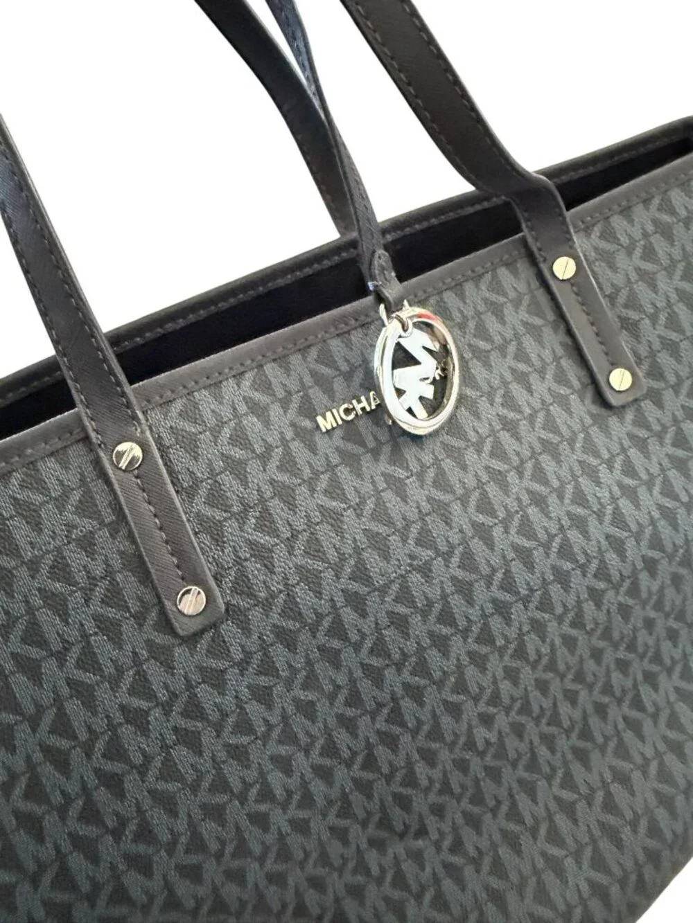 Michael Kors tote os sleek