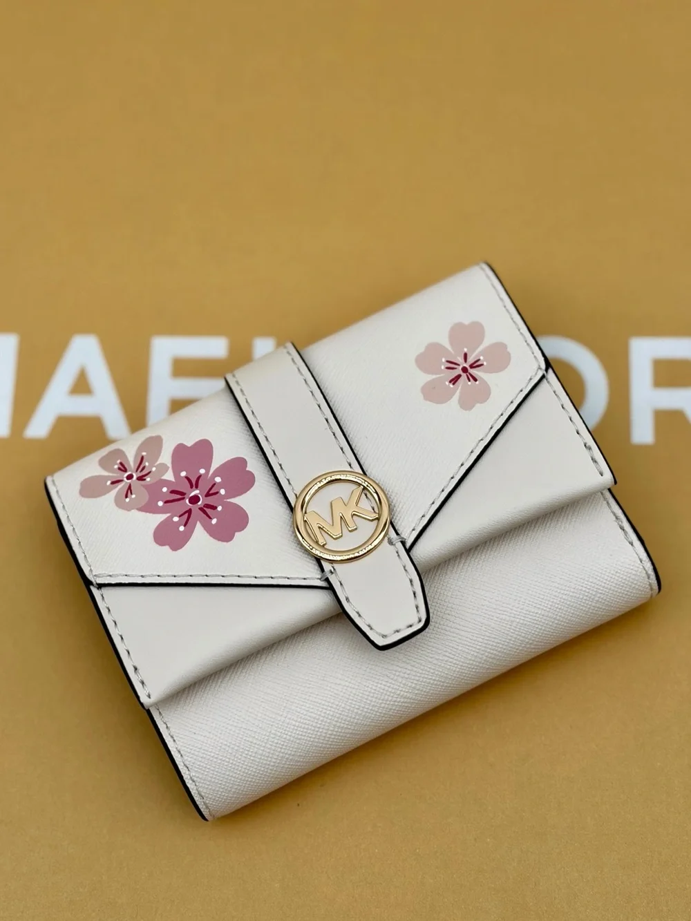 Michael Kors compact michael