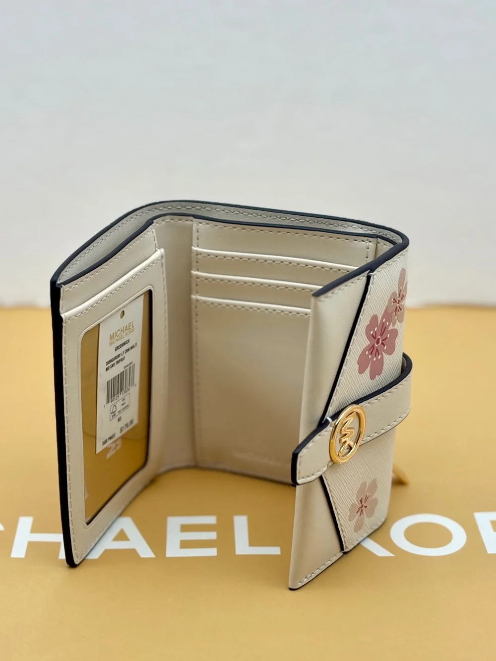Michael Kors compact michael