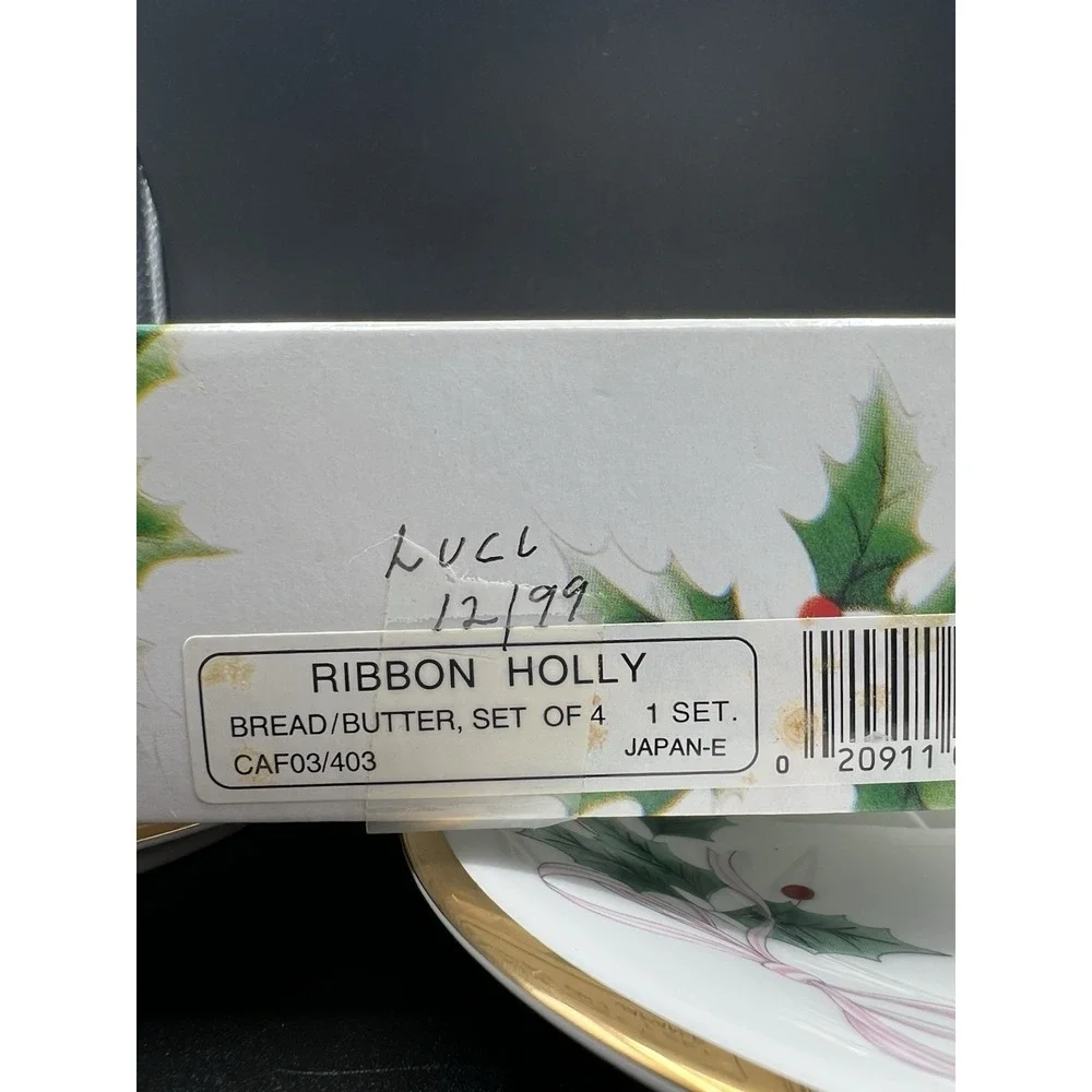 Mikasa ribbon holly